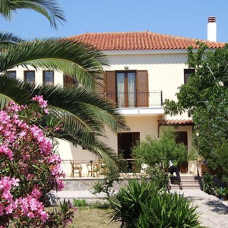 Nadia Apartments Molyvos Екстериор снимка