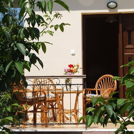 Nadia Apartments Molyvos Екстериор снимка