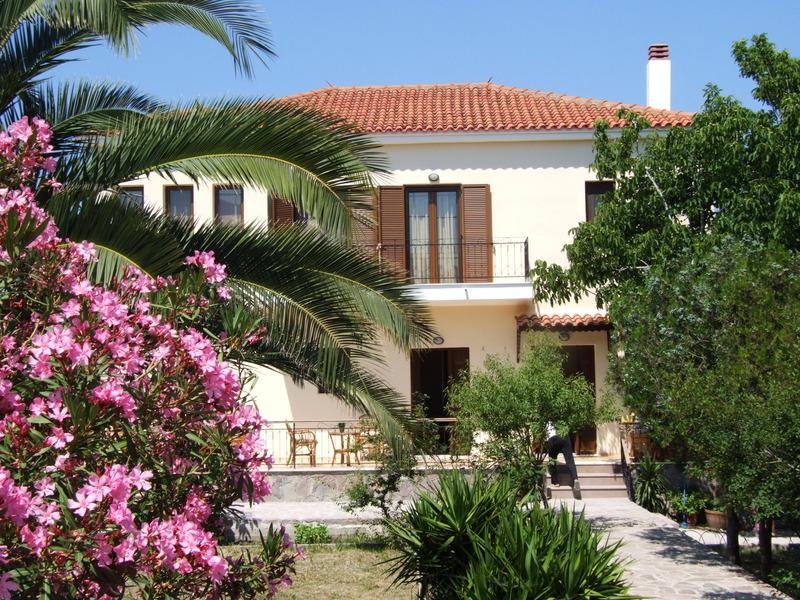 Nadia Apartments Molyvos Екстериор снимка