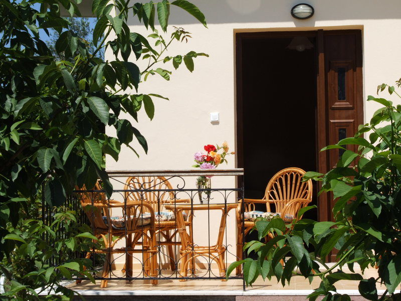 Nadia Apartments Molyvos Екстериор снимка