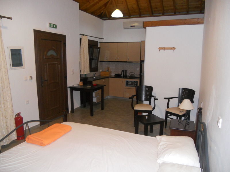Nadia Apartments Molyvos Екстериор снимка