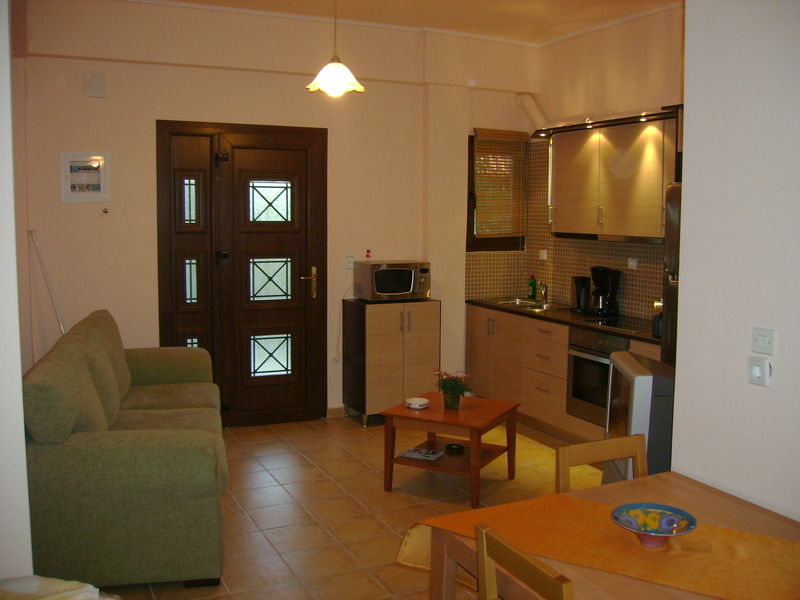 Nadia Apartments Molyvos Екстериор снимка